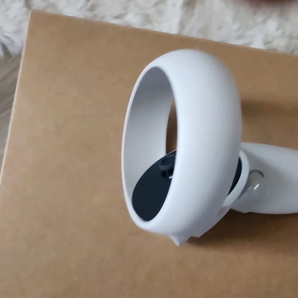 VR Headset with Controllers - White